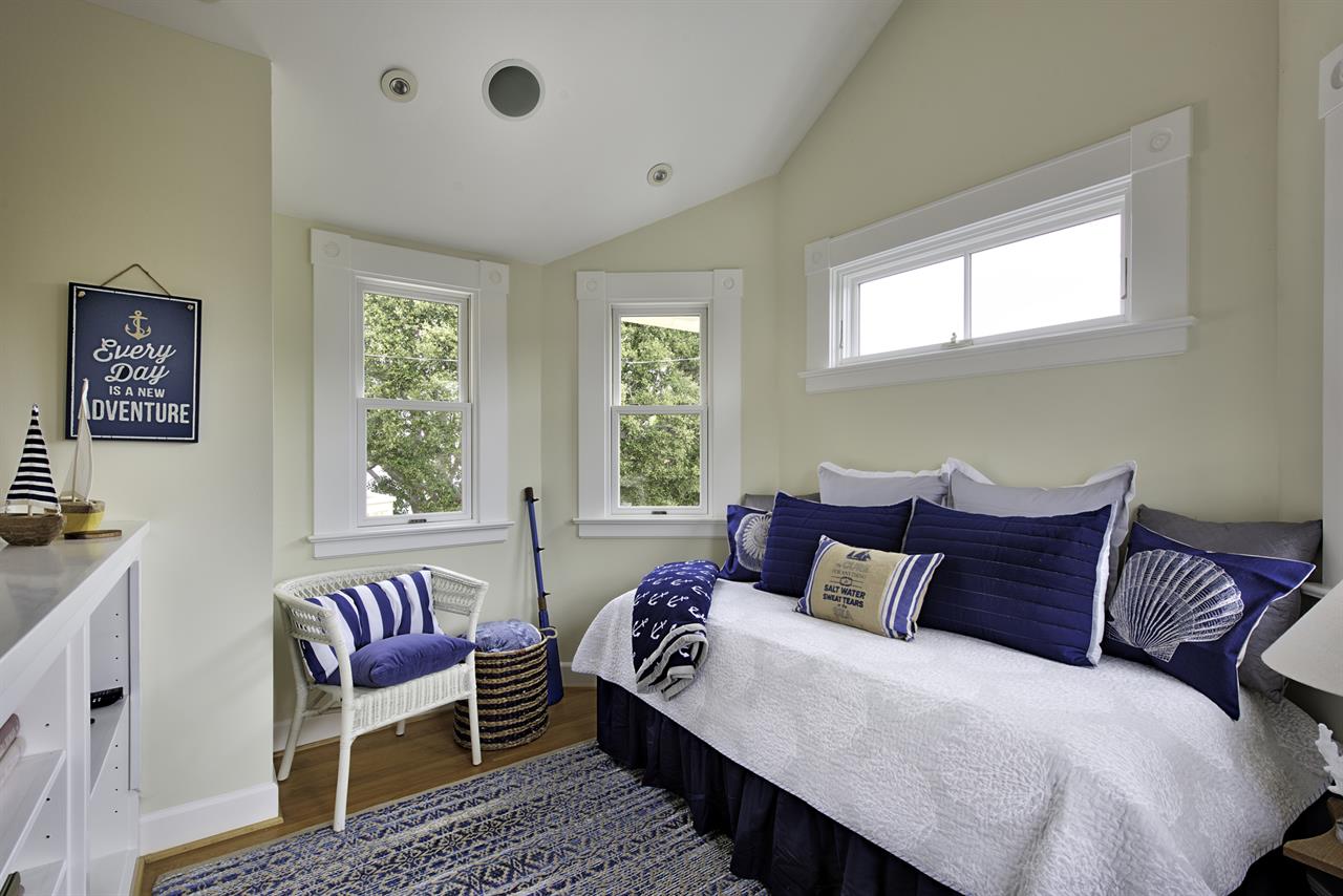 Alcove Day Bed wTrundle  King wFoam Topper or 2 Twins