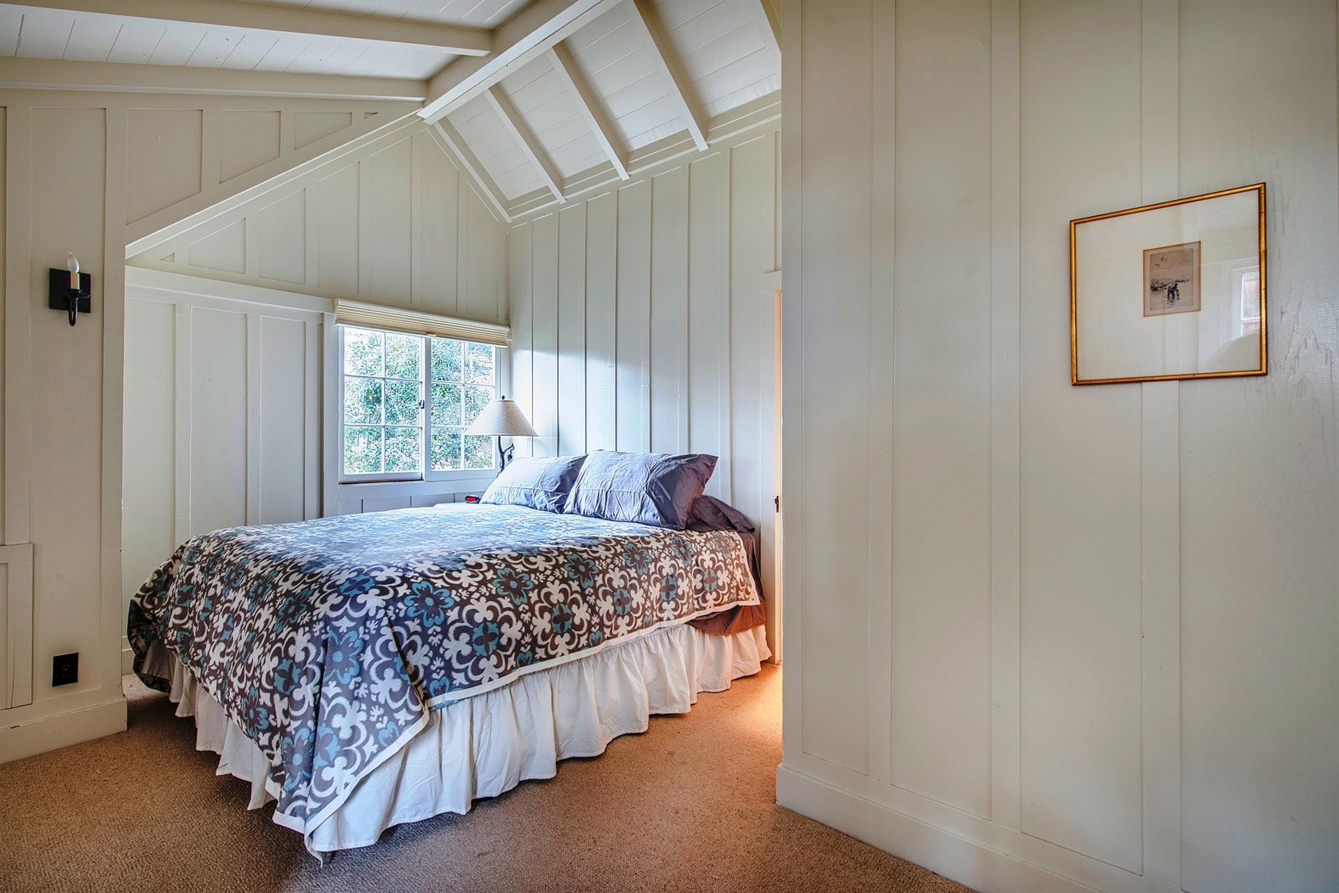 Upstairs Bedroom 1, Queen Bed, En Suite Bath, Sitting Room