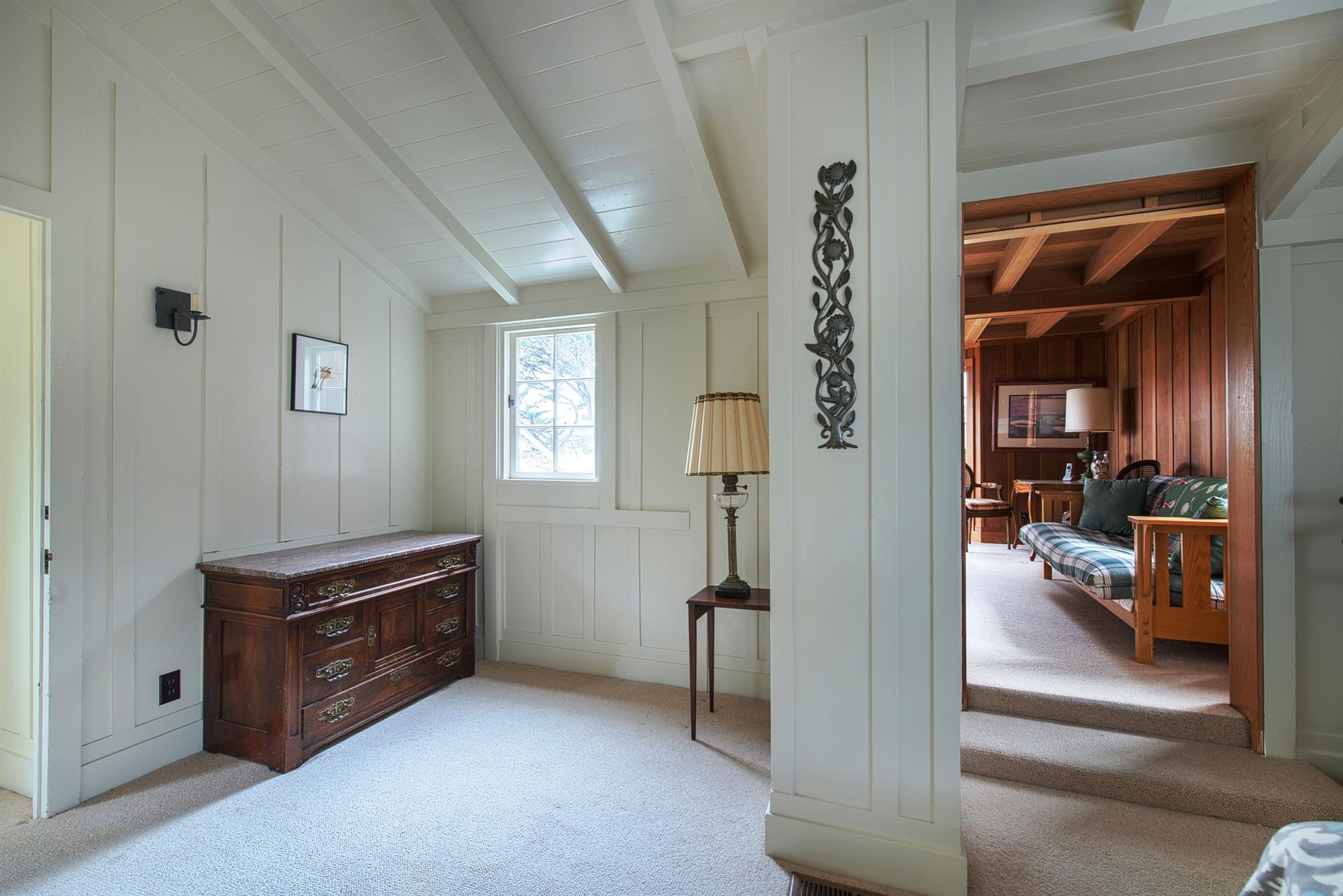 Upstairs Bedroom 1, Queen Bed, En Suite Bath, Sitting Room
