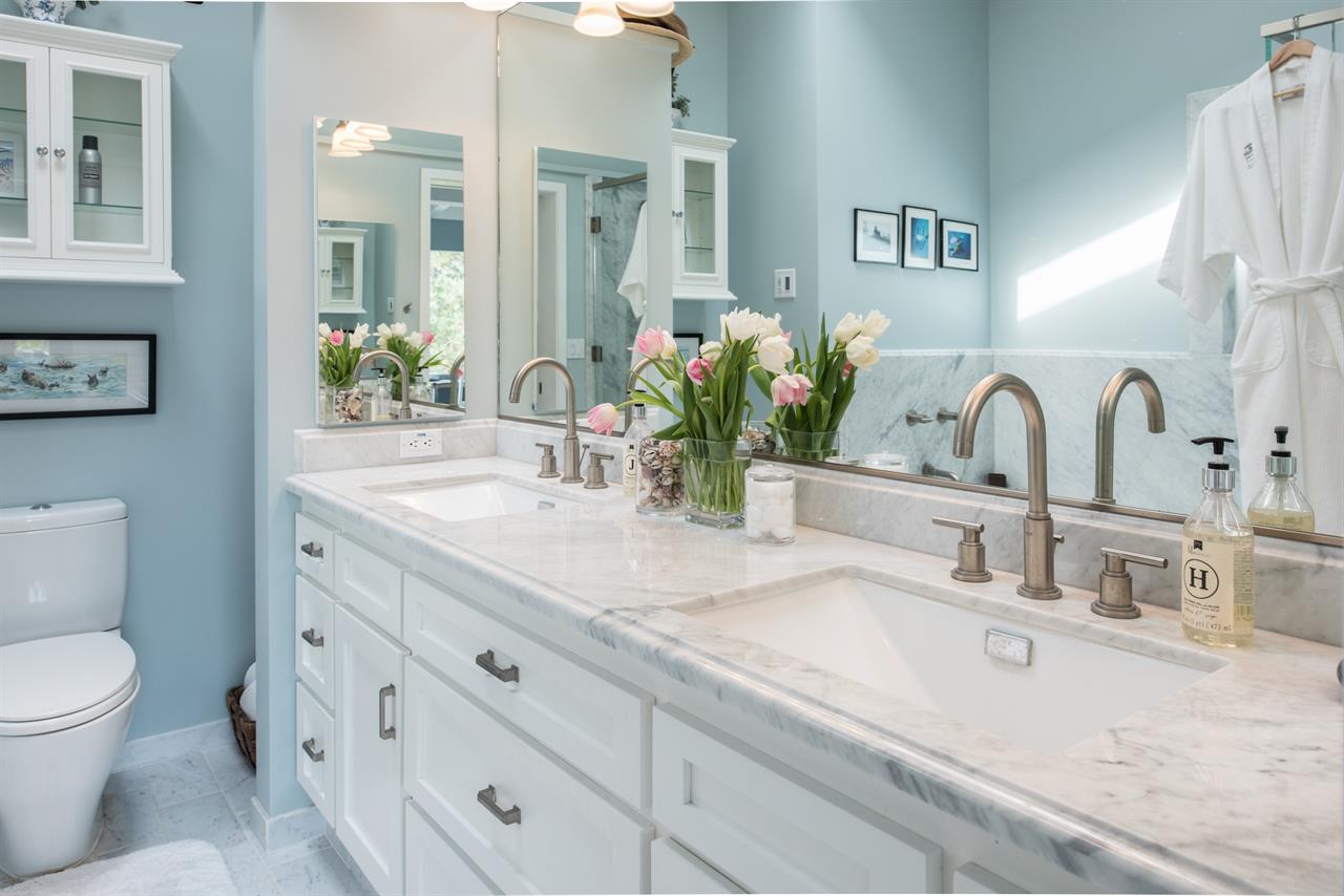 En Suite Bath has a Tub, Separate Shower, Two Sinks