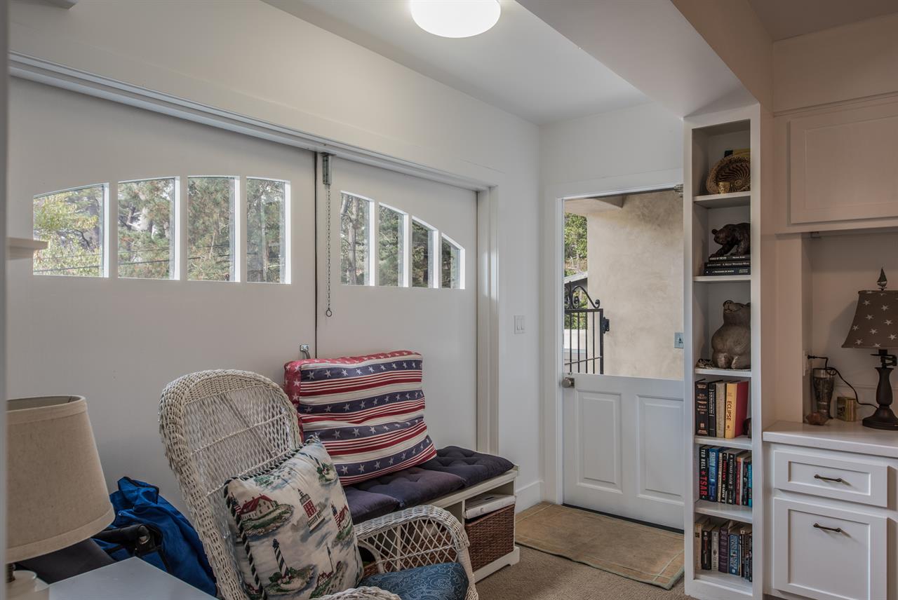 Bonus Room  28 HDTV, Writing Area and Queen Sleeper Sofa