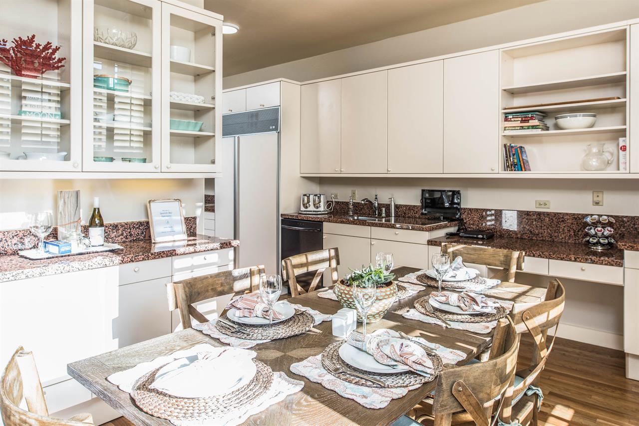 Casual Dining Area near the Kitchen