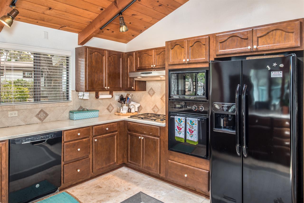 Fully Equipped Kitchen with Double Ovens