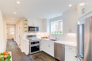 Beautiful Fully Equipped Kitchen