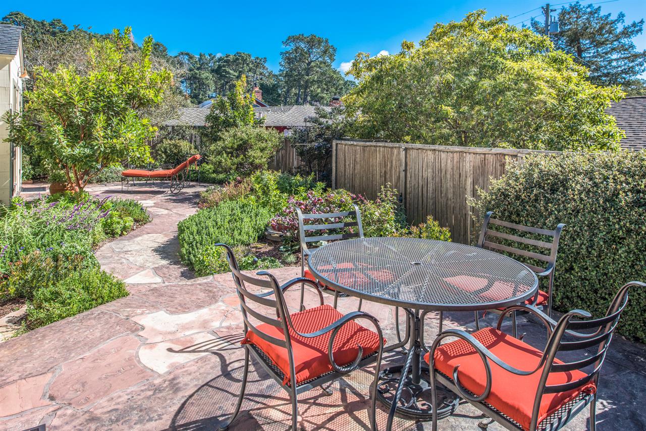 Patio Seating and a Gourmet Gas Grill