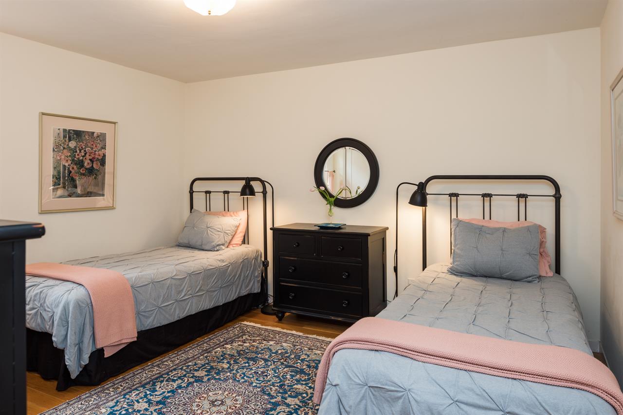 Bedroom 3 with Two Twin Beds