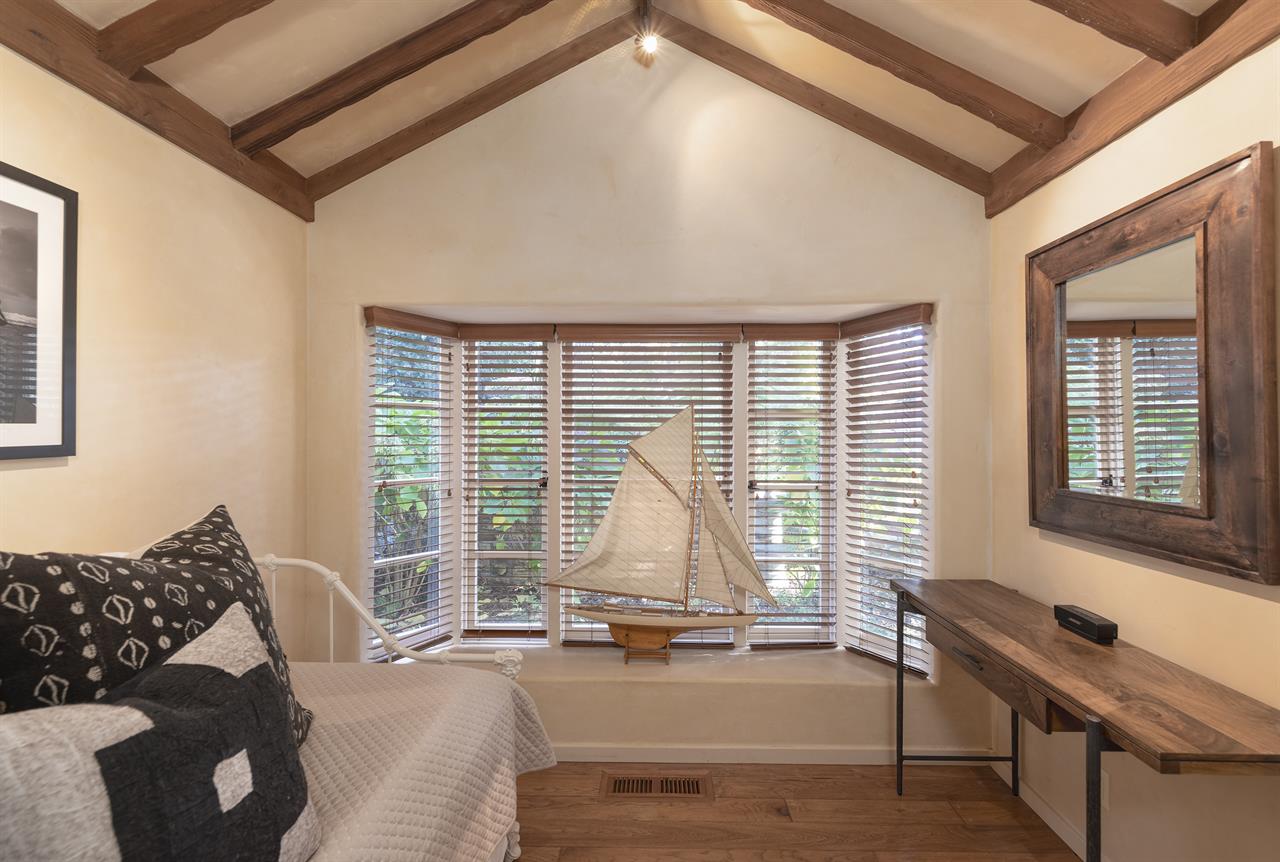 Bedroom 4 with Twin DayBed and Desk