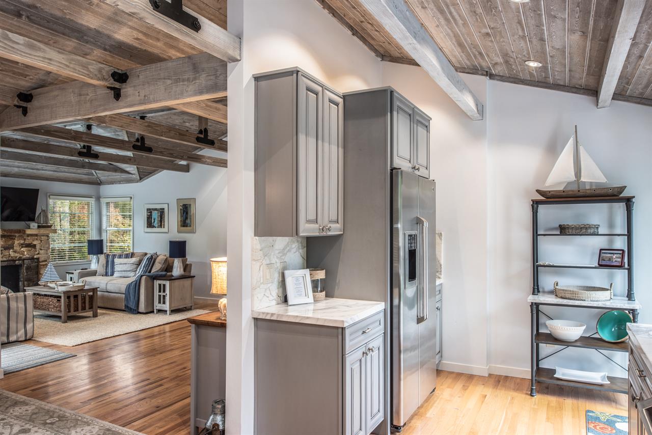 Fully Equipped Gourmet Kitchen