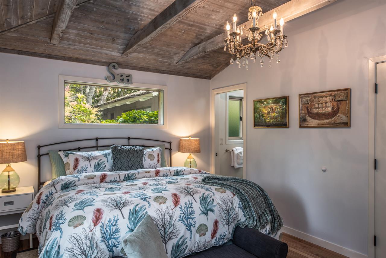 Bedroom 1  King Bed, En Suite Bathroom with Shower