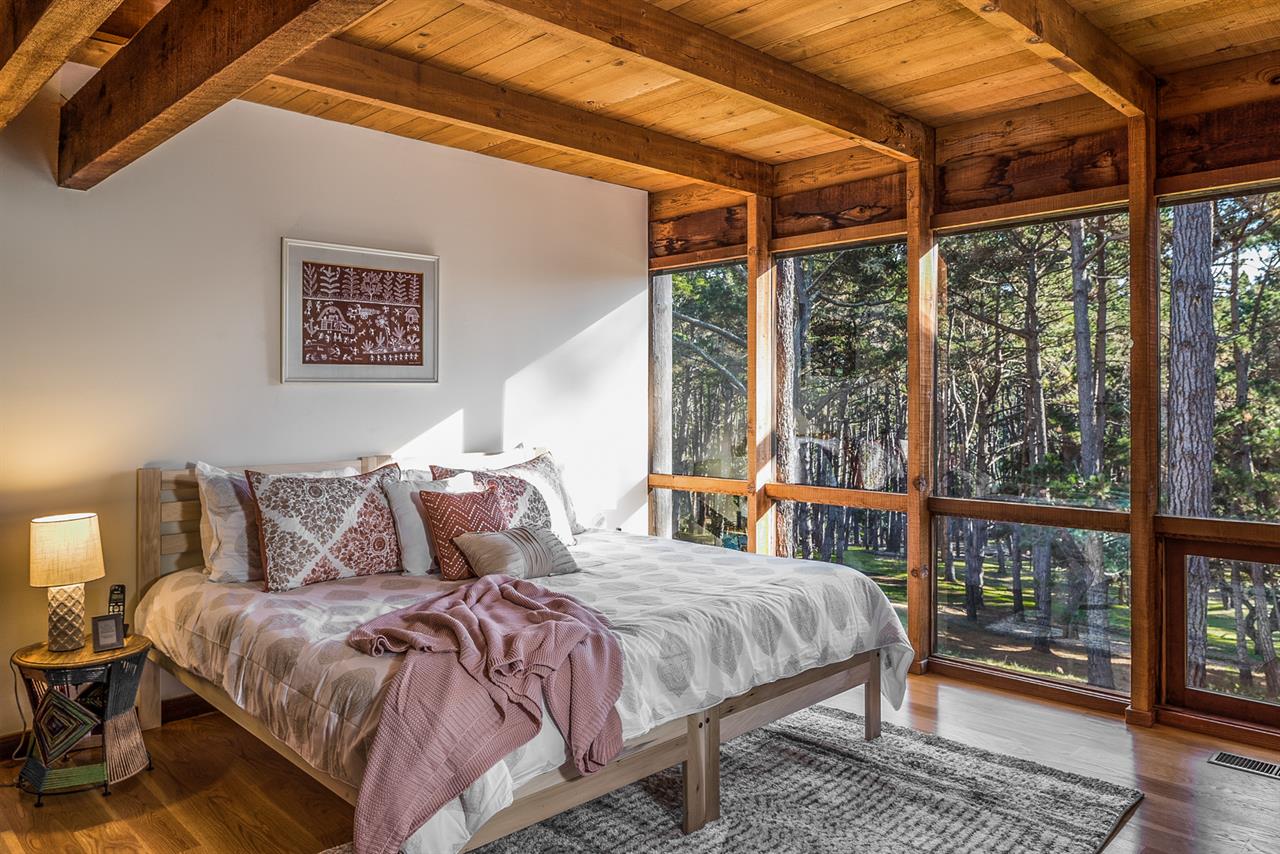 Bedroom 2  Split King or Two Twins, Forest View, En Suite Bath