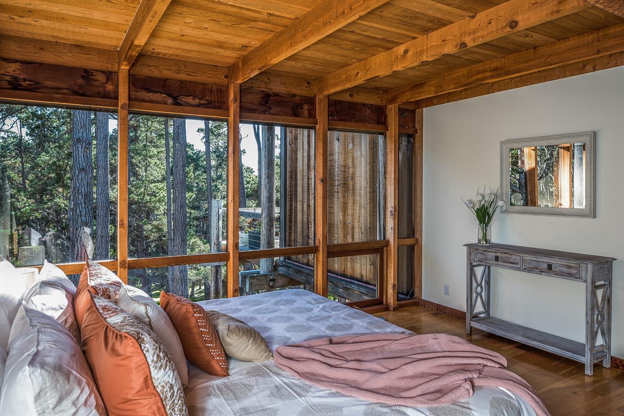 Bedroom 2  Split King or Two Twins, Forest View, En Suite Bath