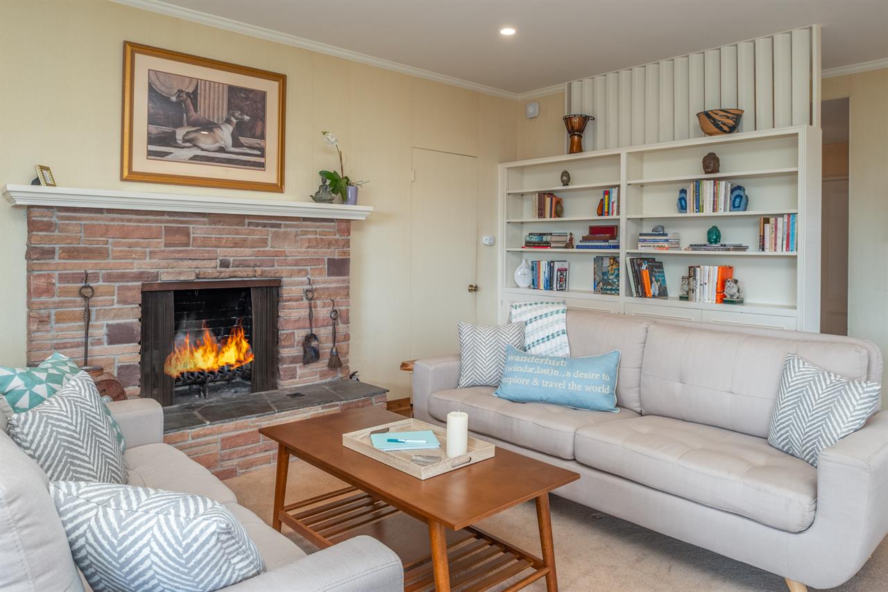 Sunny 2 Bedroom, 2 Bath Cottage