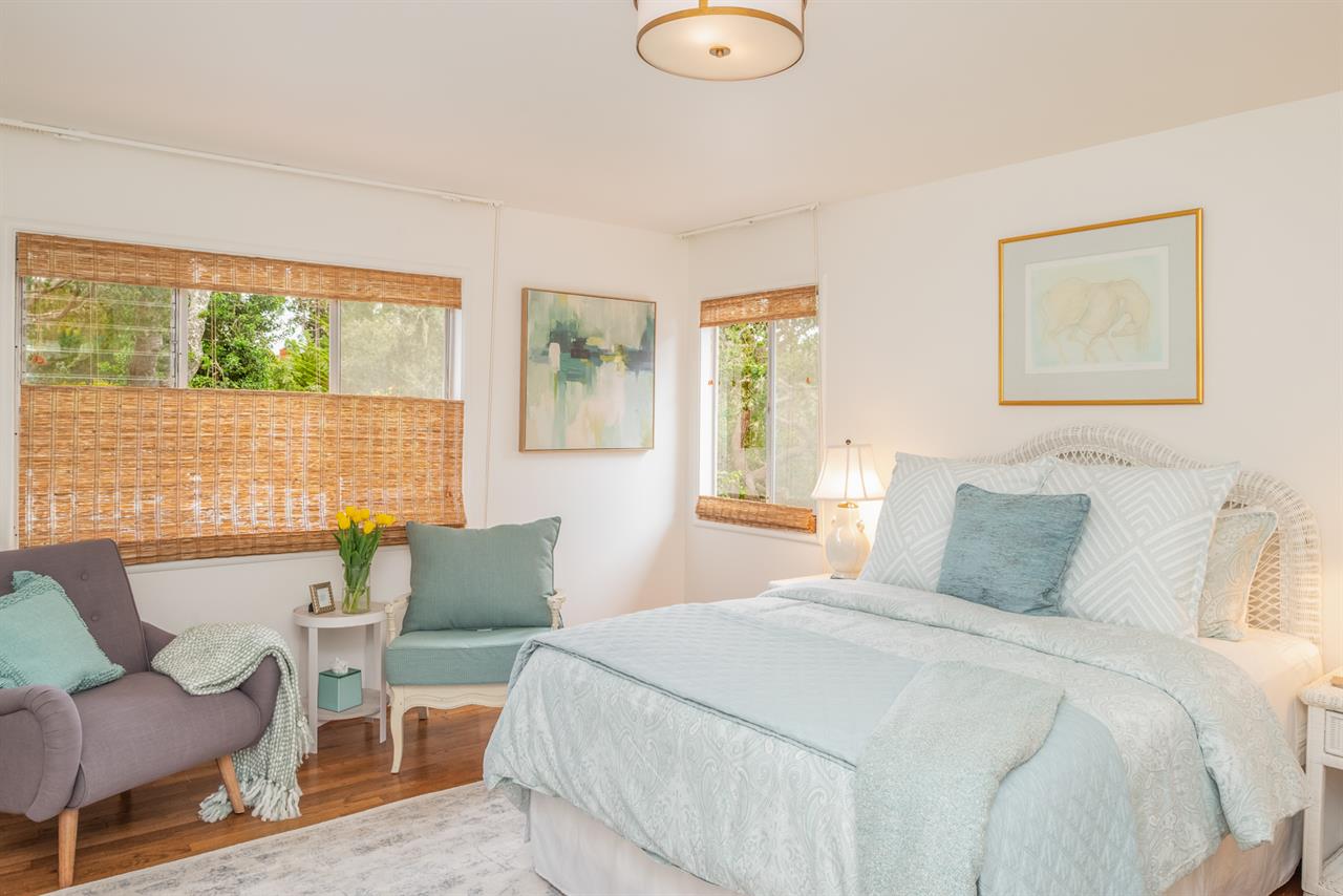 Bedroom 1  Queen Bed, En Suite Bathroom with Shower