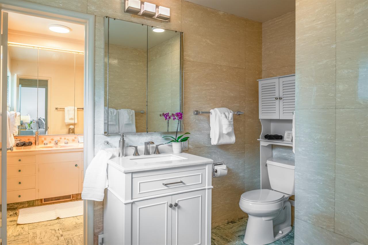 Bedroom 2  Queen Bed, En Suite Bathroom with Bathtub