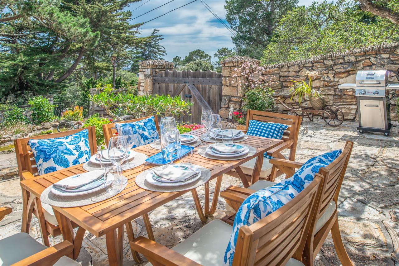 Enjoy Your Meals Al Fresco