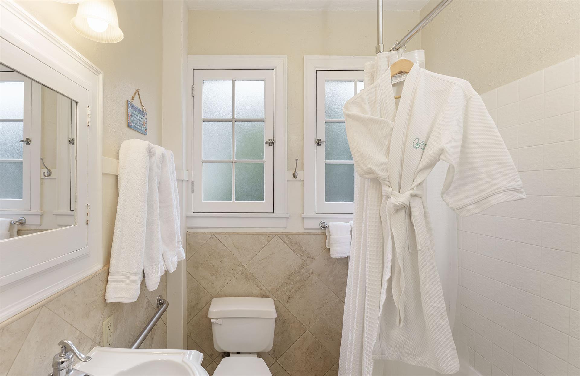Bathroom 1  MainUpper Level  with Tub  Shower Combo