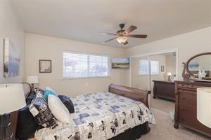 Bedroom 2, Queen Bed, TV