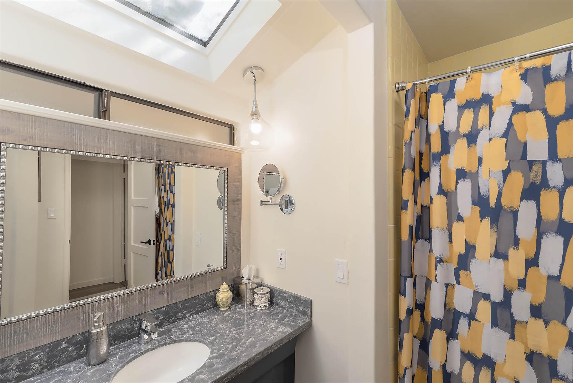 Guest Bath with Shower Over Tub