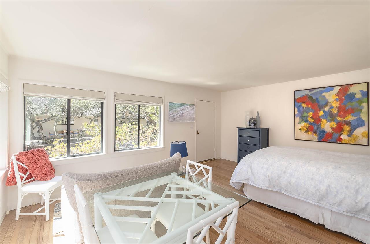 Detached Guest Suite  Bedroom 4, Queen, TV, En Suite