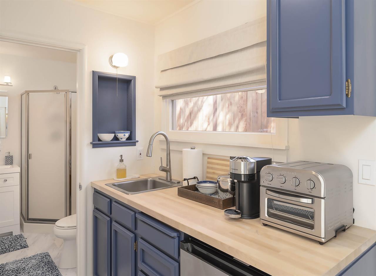 Kitchenette in Detached Guest Suite