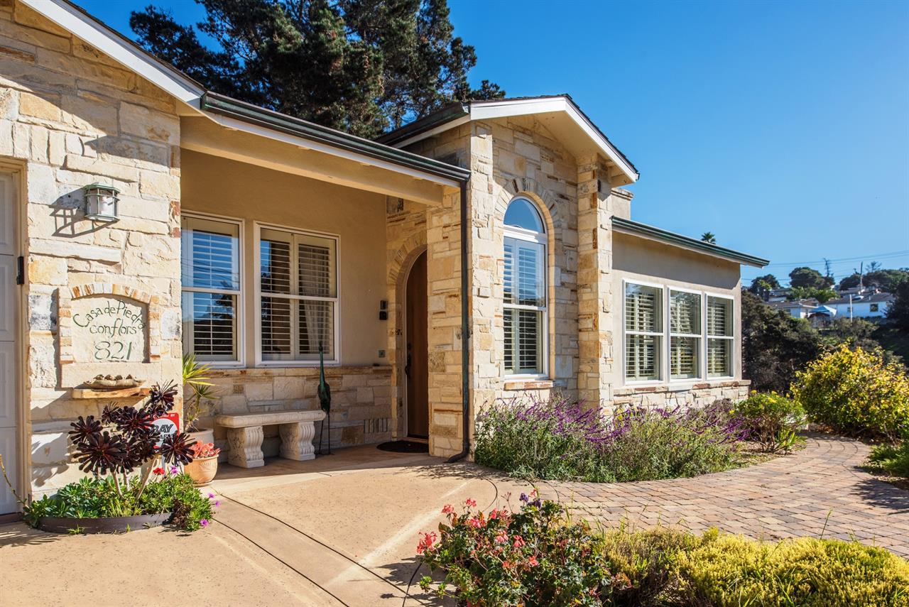 Just Minutes to Everything  Tennis Courts Nearby