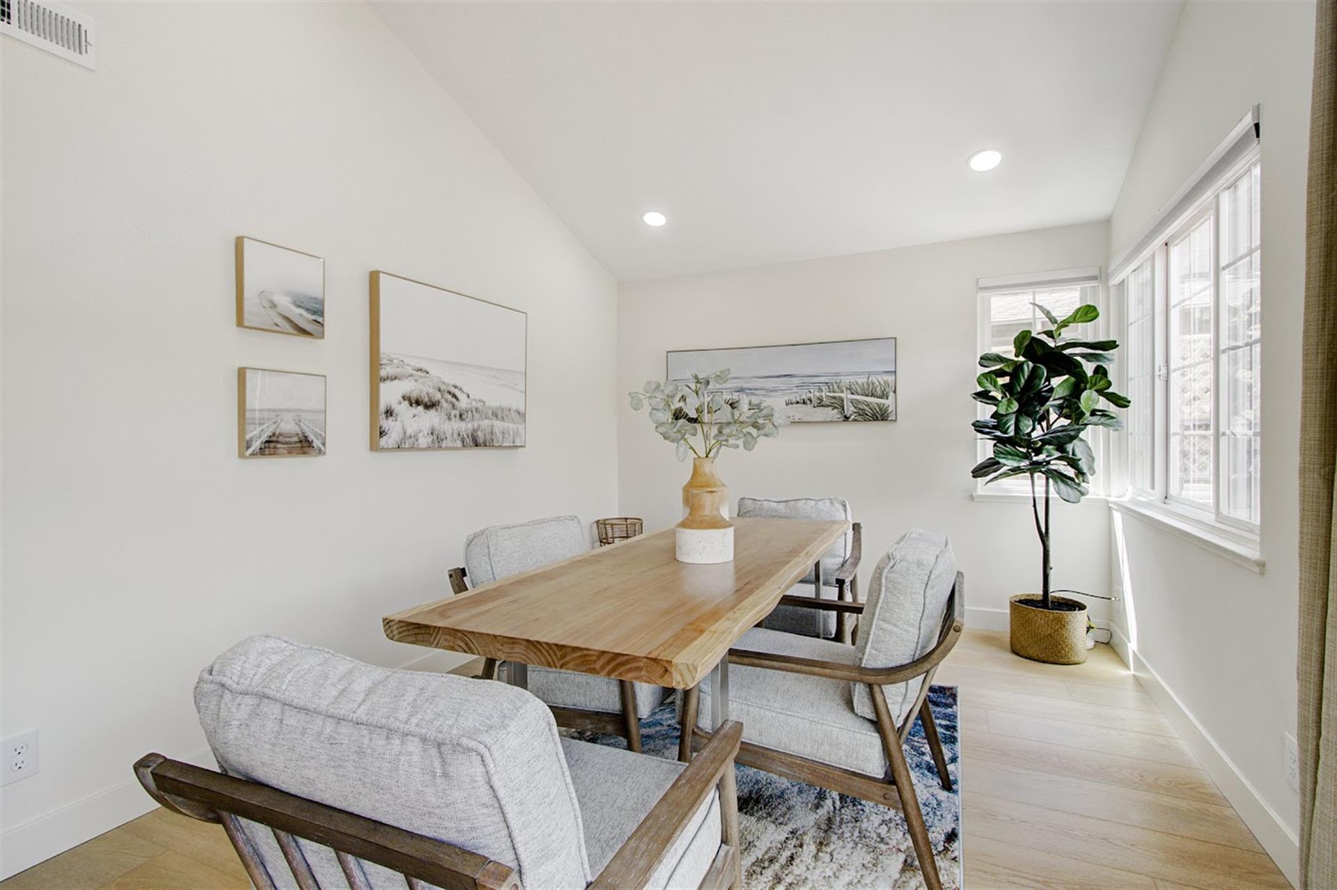 Additional Seating Area next to the Living Room