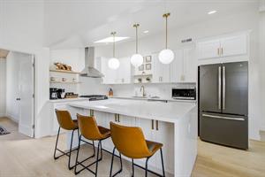 Fully Equipped Kitchen, Casual Counter Seating at Island
