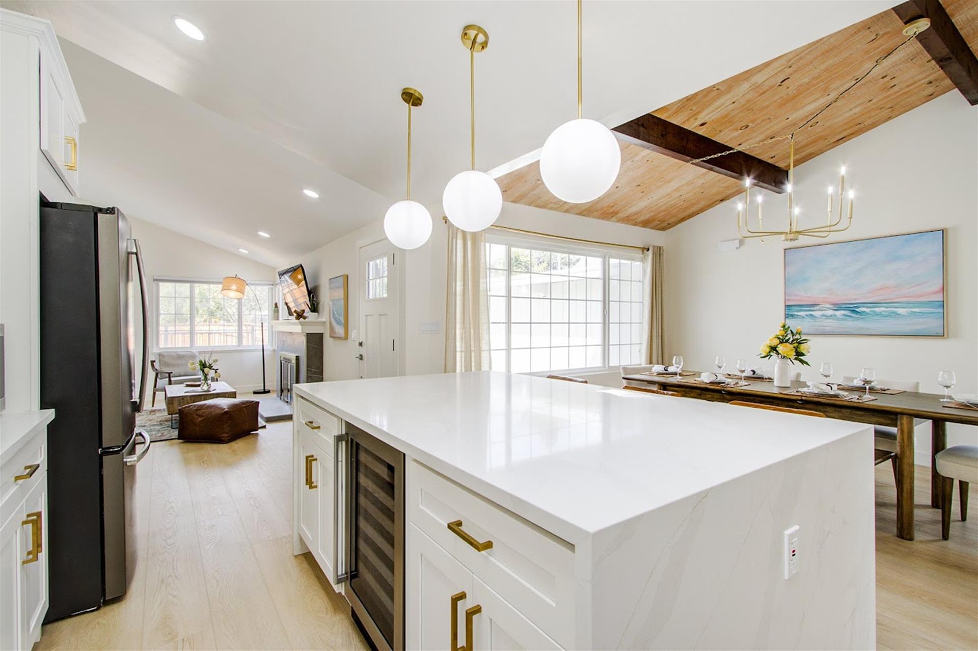 Fully Equipped Kitchen, Stainless Steel Appliances