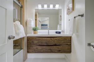 Bathroom 1  En Suite Bath with Shower Over Tub