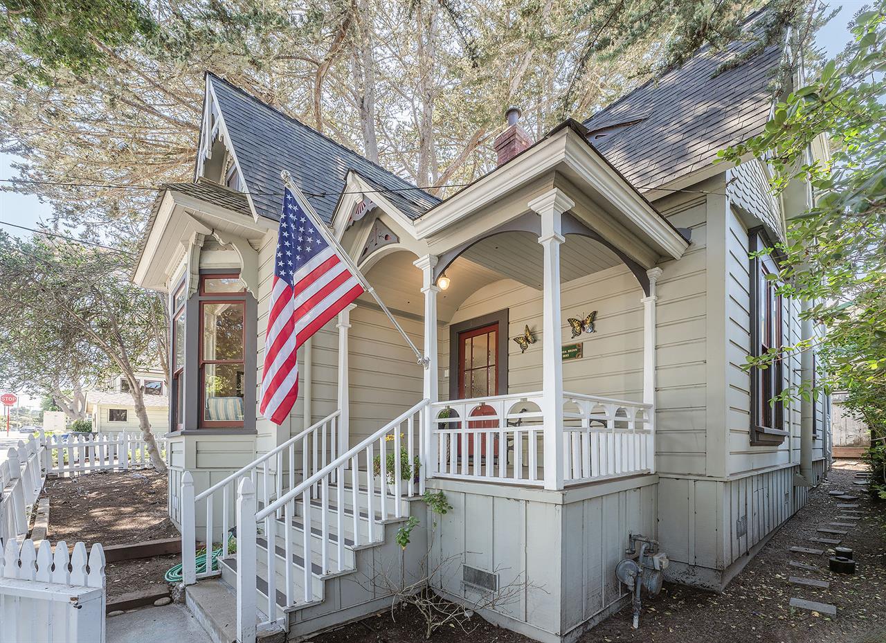 Welcome to Ships Watch  Updated Victorian Home