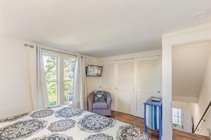 Upstairs  Bedroom 2  Split California King, TV