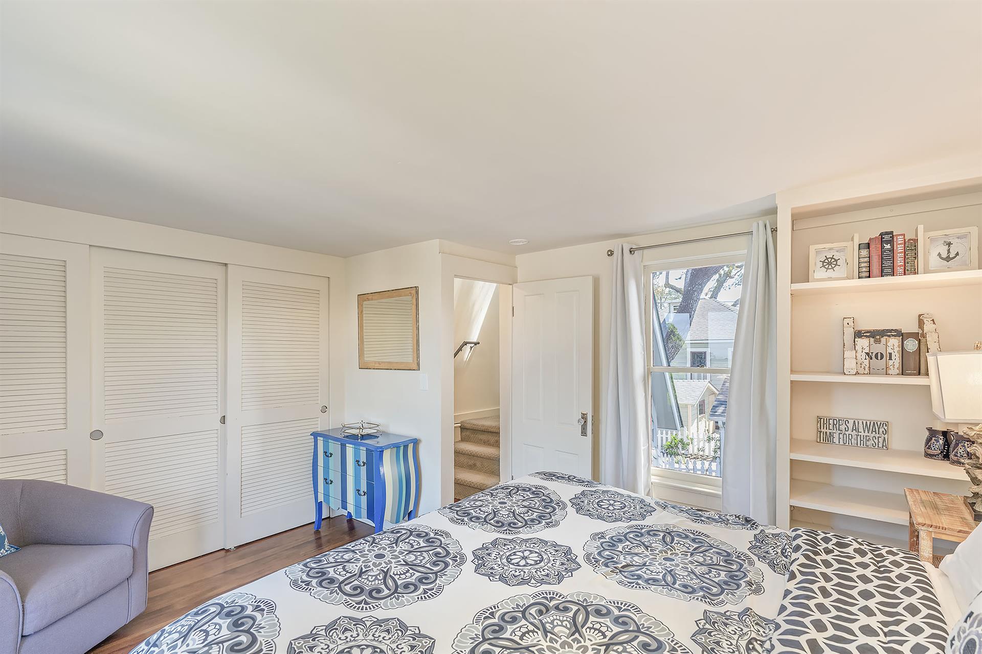 Upstairs  Bedroom 2  Split California King, TV