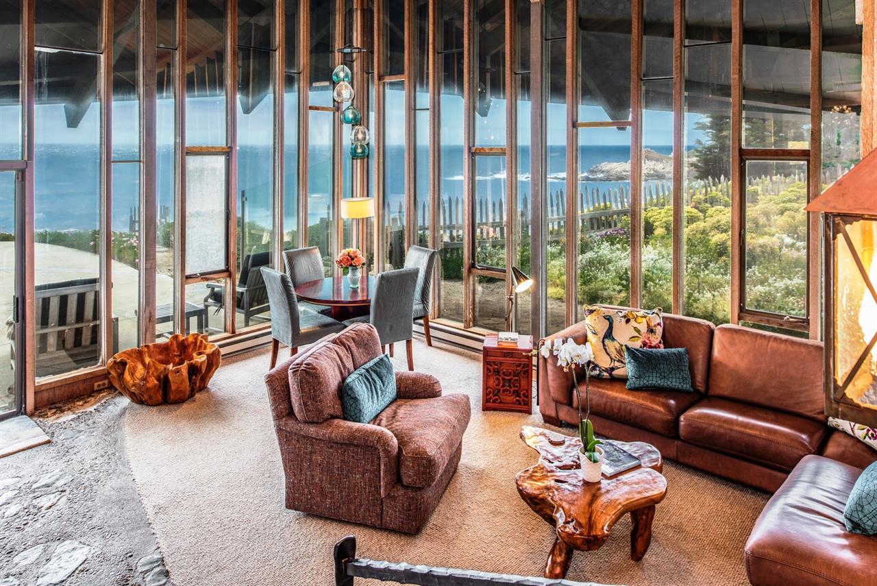 Stunning Ocean Views Floor to Ceiling Windows