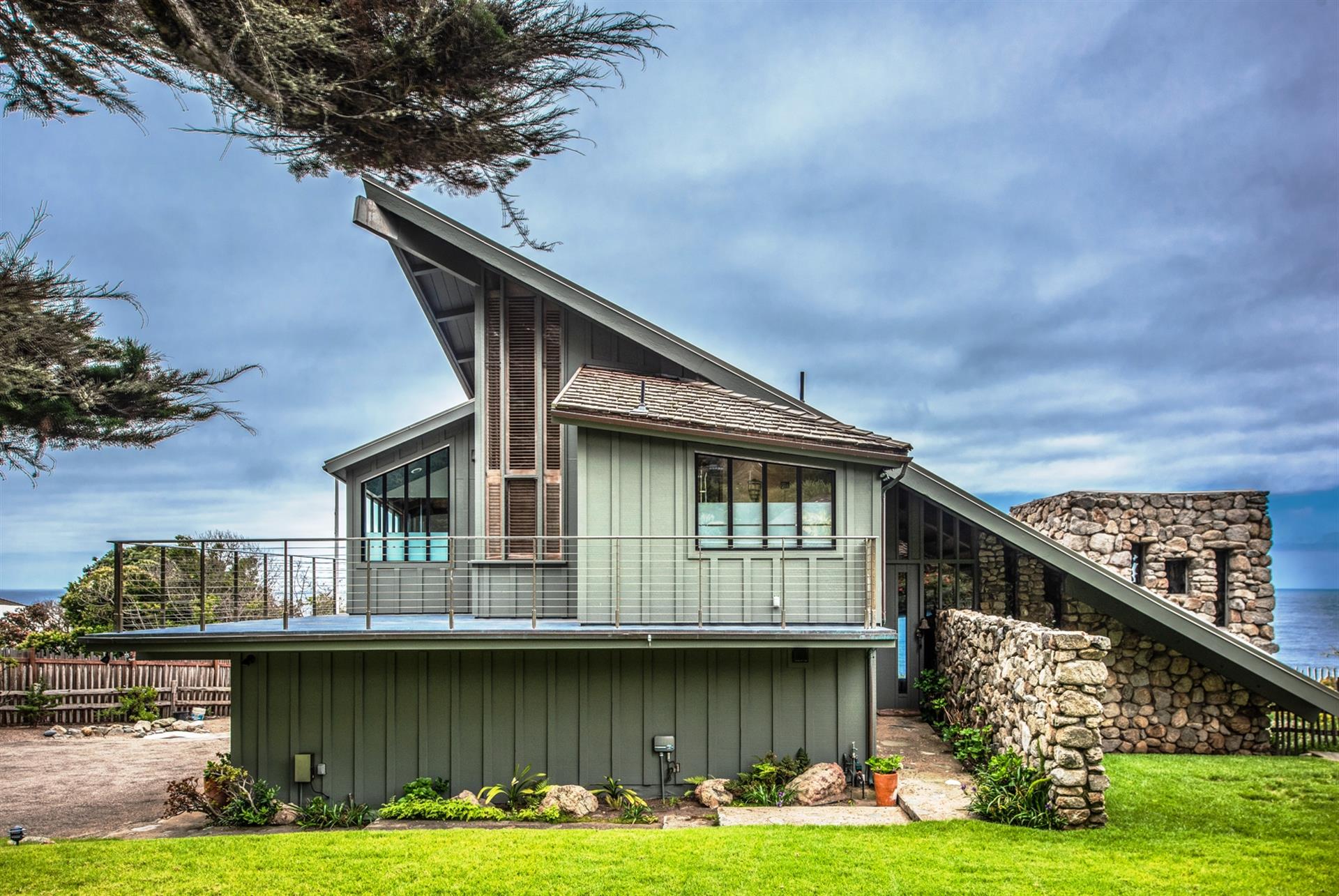 Welcome to The Waves  Ocean Front, Unique and Private