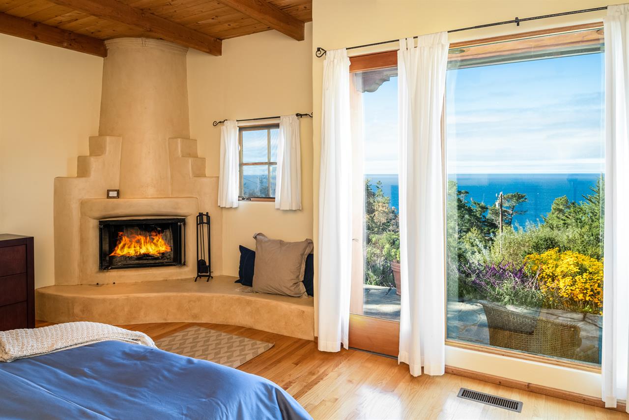 Bedroom 1, Queen, Fireplace, En Suite