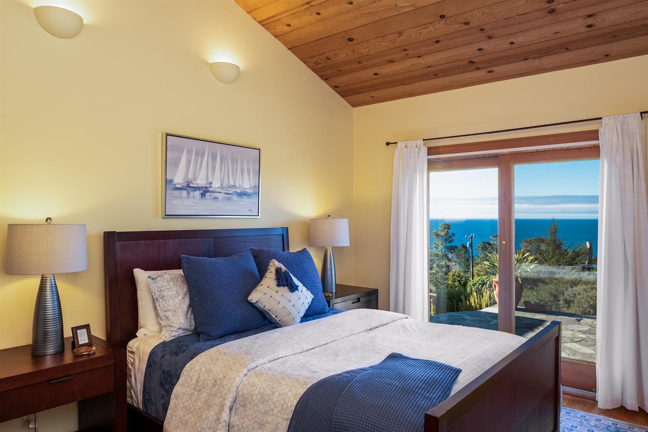 Bedroom 2, Queen, Ocean View