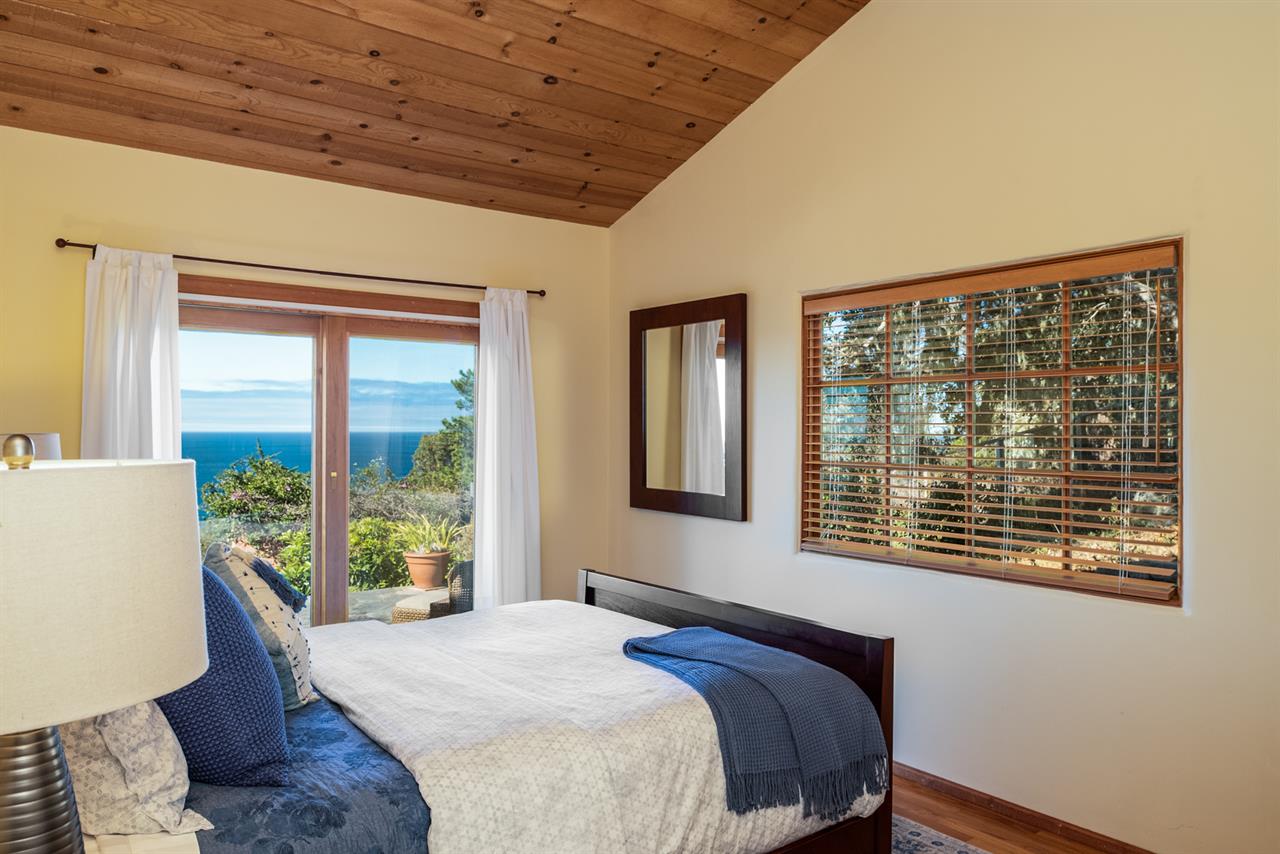 Bedroom 2, Queen, Ocean View