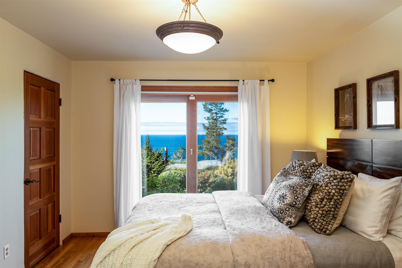Bedroom 3, Queen, Ocean View