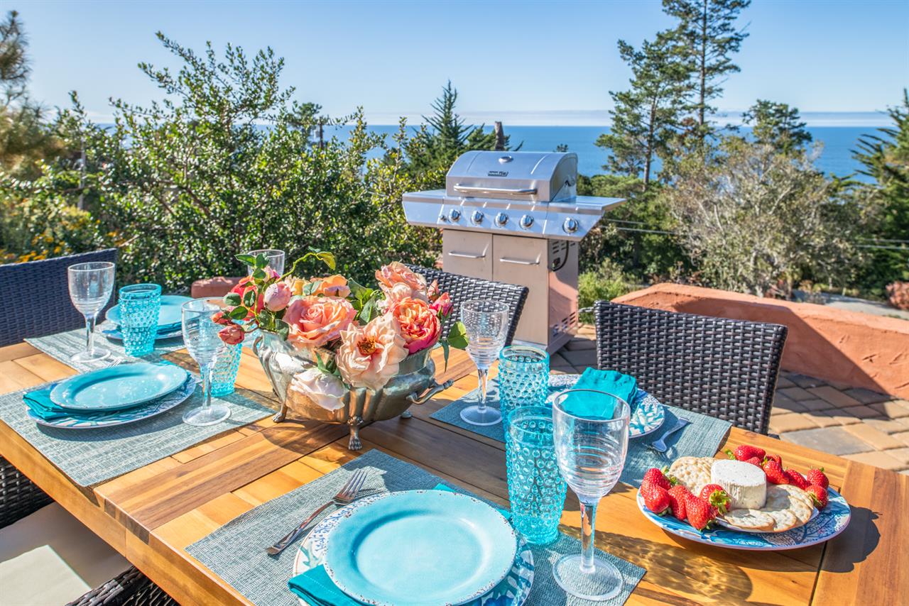 Wonderful Outdoor Dining with Stunning Ocean Views