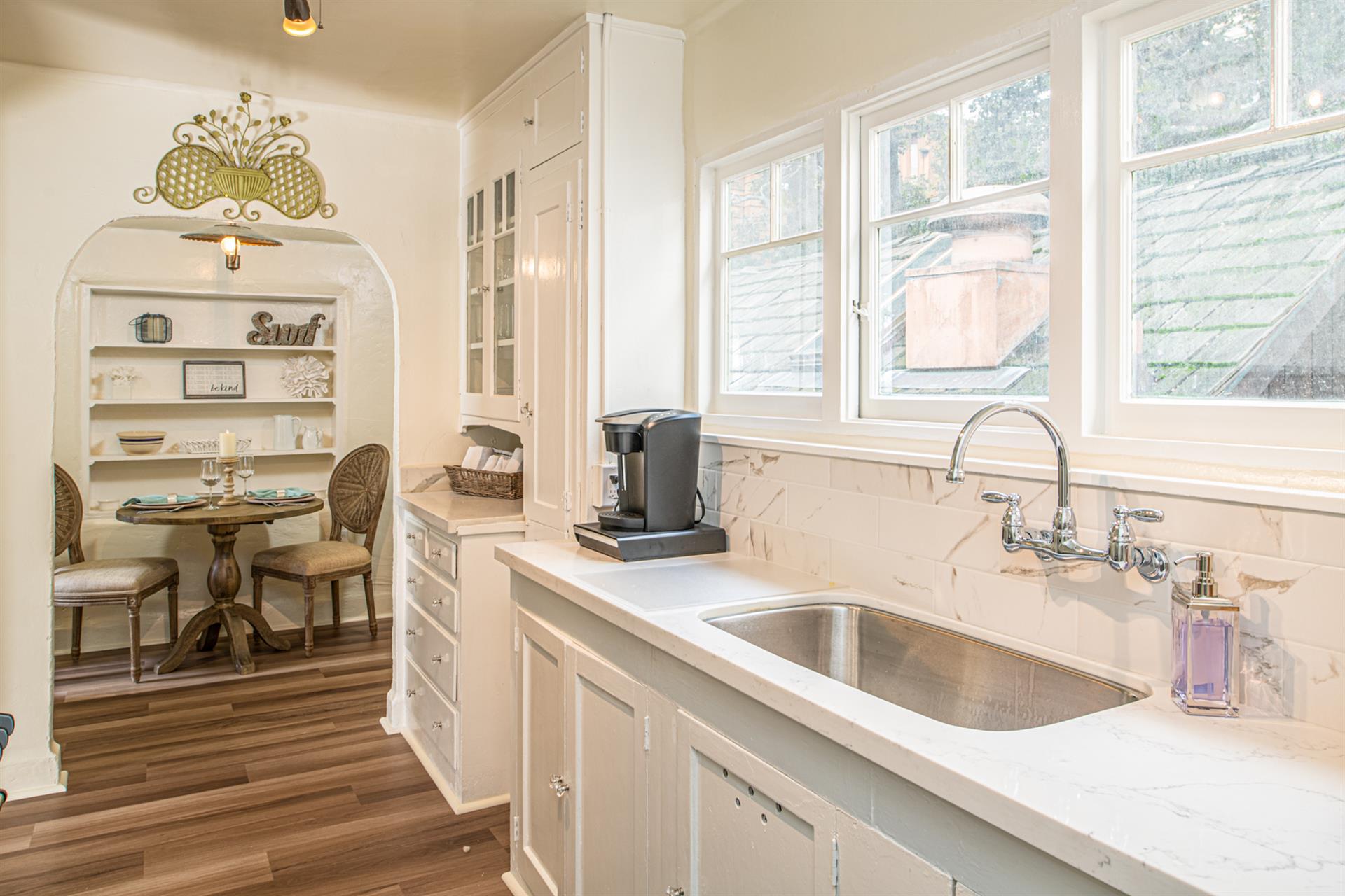 Fully Equipped Kitchen No Dishwasher