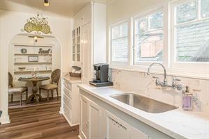 Fully Equipped Kitchen No Dishwasher