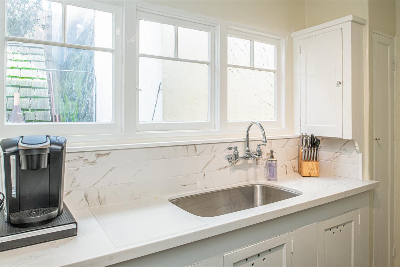 Fully Equipped Kitchen No Dishwasher