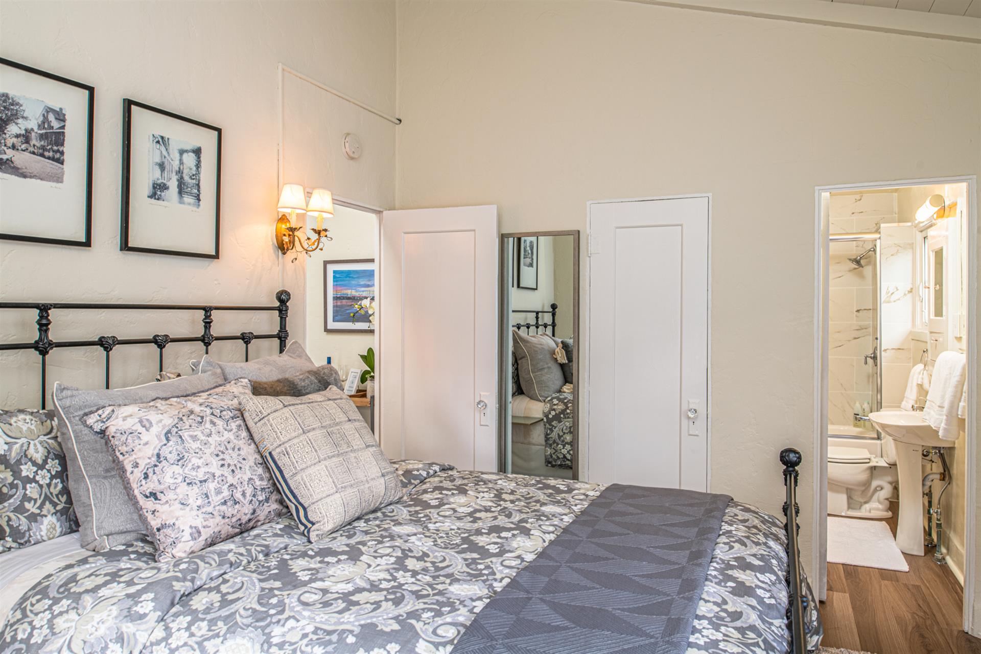 Bedroom with Queen Bed