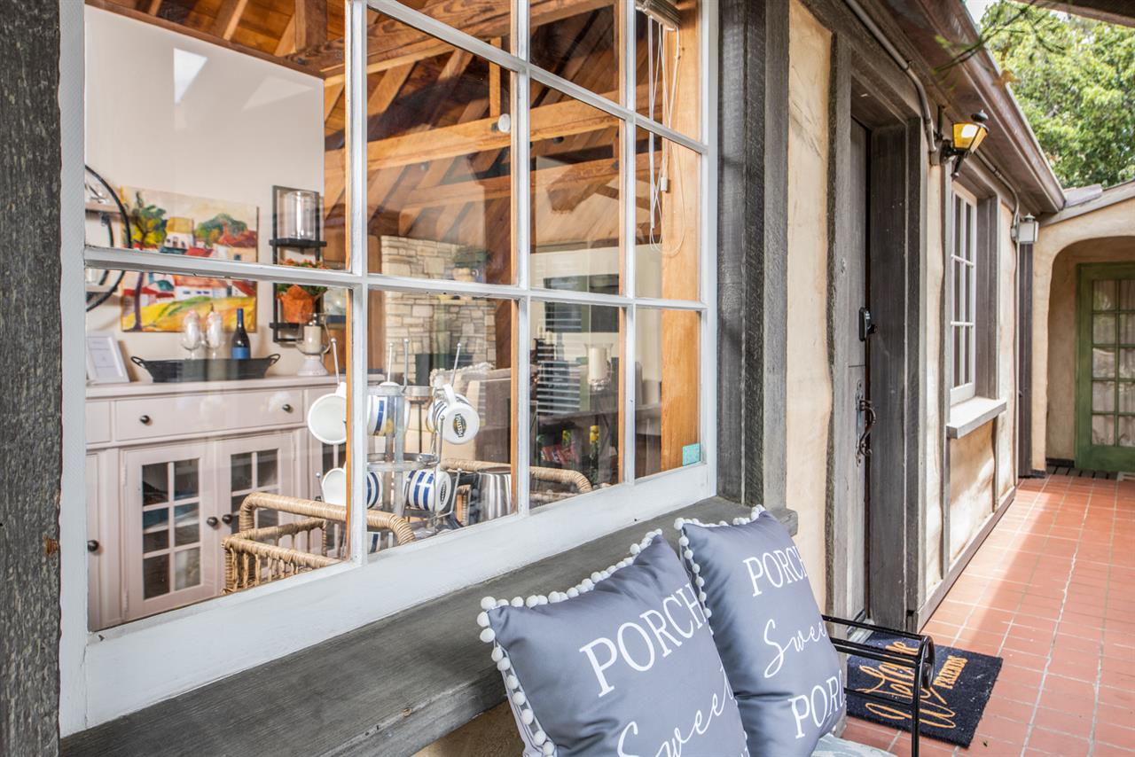 Beautiful Updated Suite in Downtown CarmelbytheSea