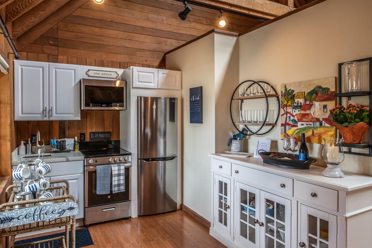 Equipped Kitchenette No Dishwasher