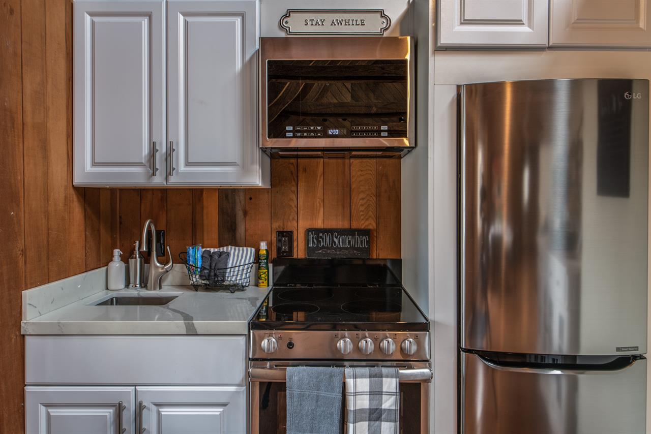 Equipped Kitchenette No Dishwasher