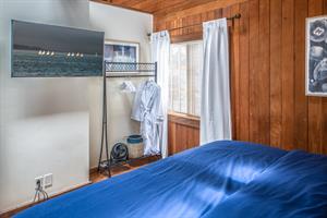 Bedroom 2, Split King with Foam Topper or Two Twins