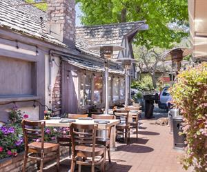 Restaurant in the Courtyard