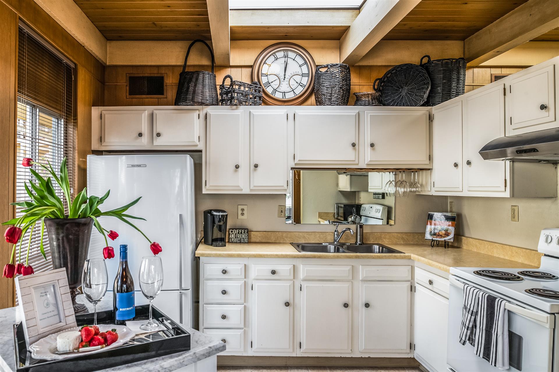 Fully Equipped Kitchen No Dishwasher