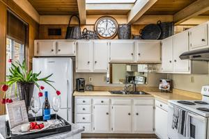 Fully Equipped Kitchen No Dishwasher